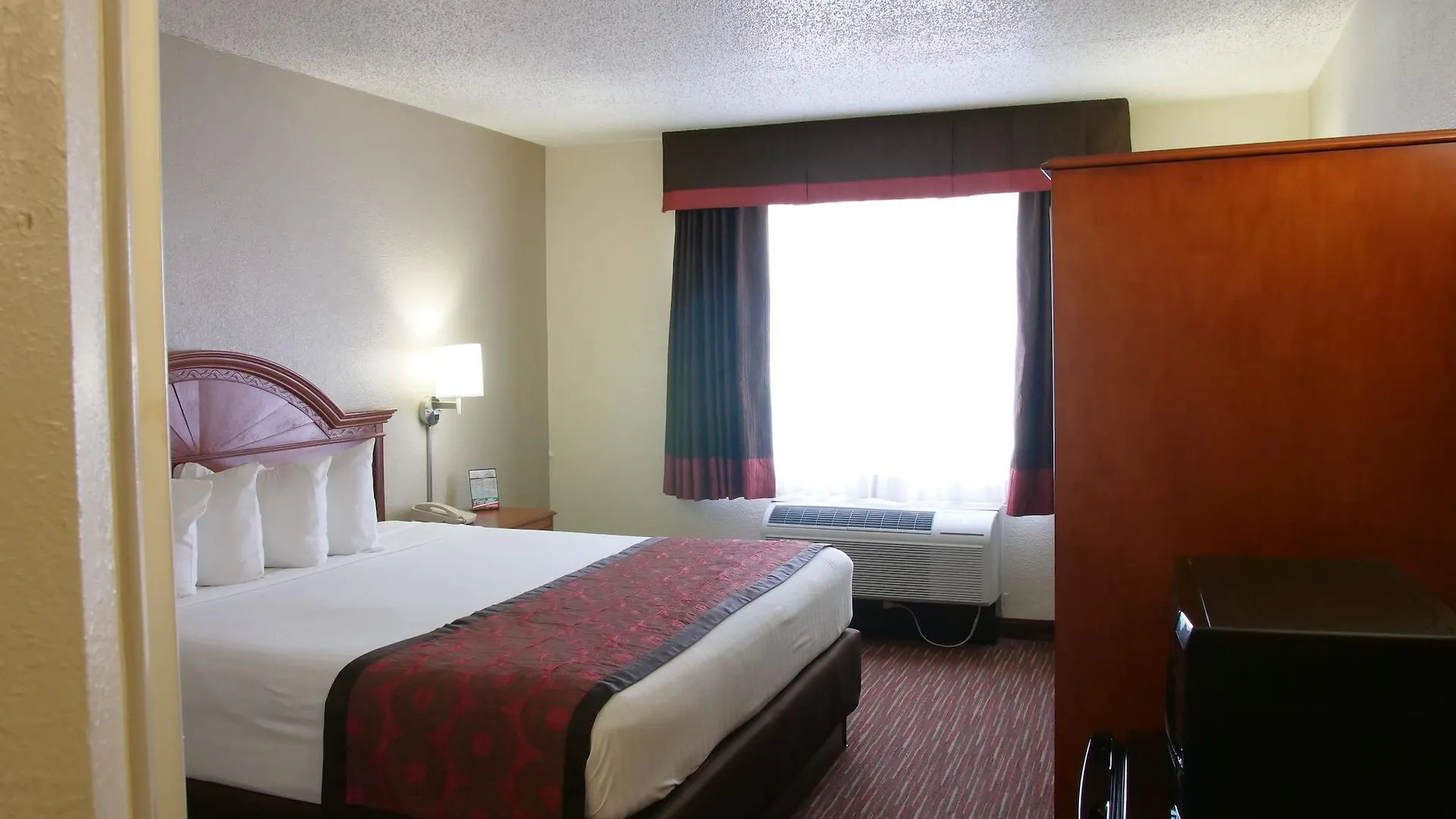 Baymont By Wyndham Louisville East Otel