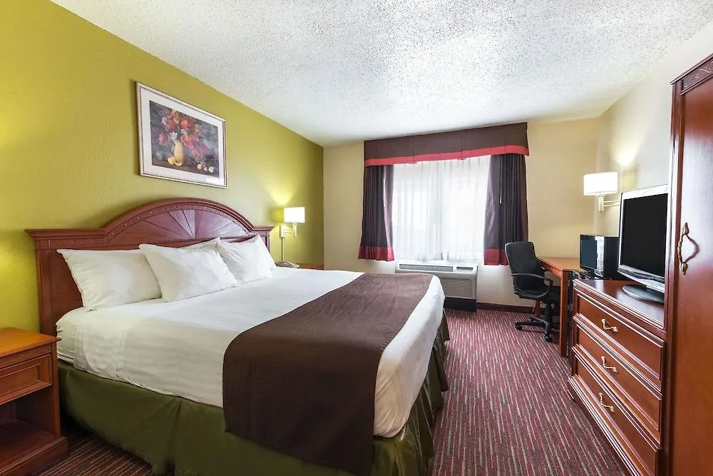 Baymont By Wyndham Louisville East Otel