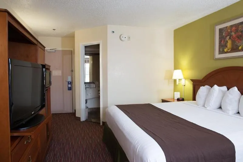 Baymont By Wyndham Louisville East