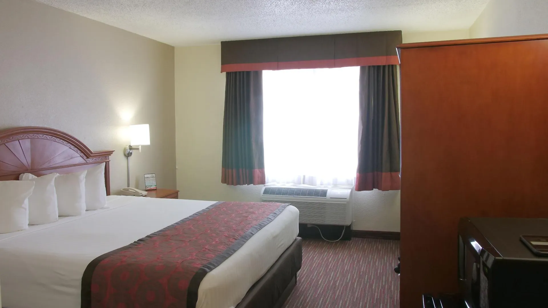 Baymont By Wyndham Louisville East 2*,  United States